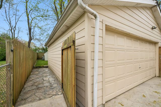 1003 Lawndale Dr, Murfreesboro, TN 37129