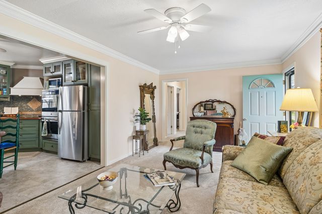 1003 Lawndale Dr, Murfreesboro, TN 37129