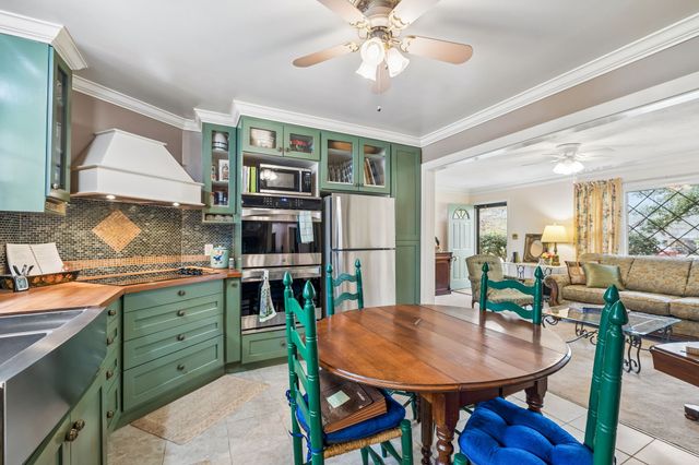 1003 Lawndale Dr, Murfreesboro, TN 37129