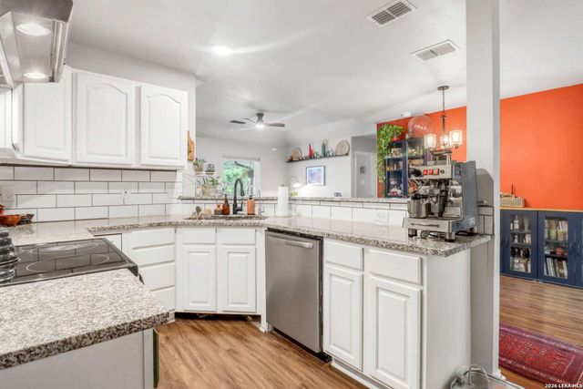 1721 W MISTLETOE AVE, San Antonio, TX 78201
