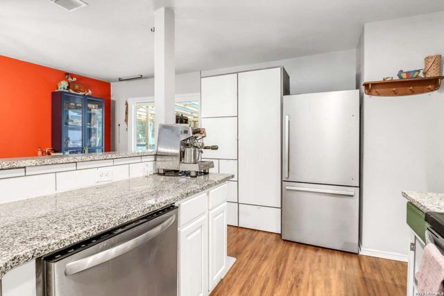 1721 W MISTLETOE AVE, San Antonio, TX 78201
