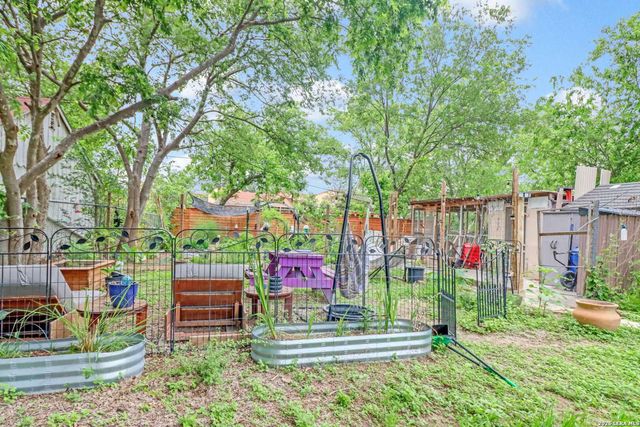 1721 W MISTLETOE AVE, San Antonio, TX 78201
