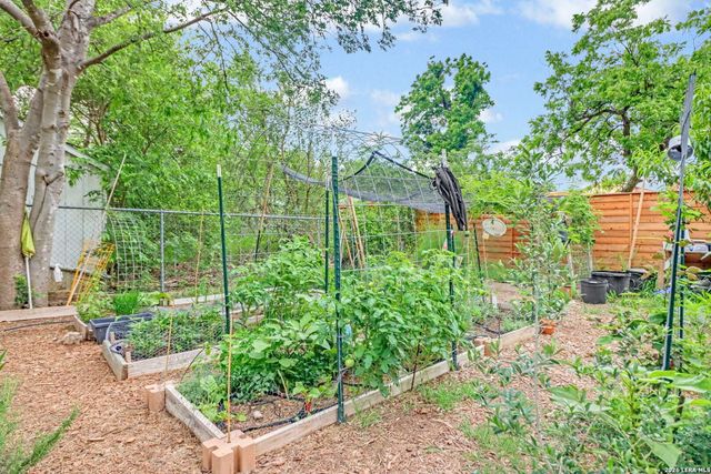 1721 W MISTLETOE AVE, San Antonio, TX 78201