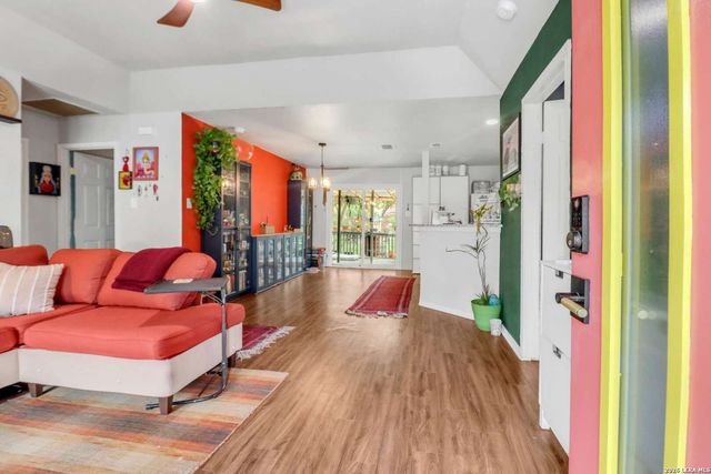 1721 W MISTLETOE AVE, San Antonio, TX 78201