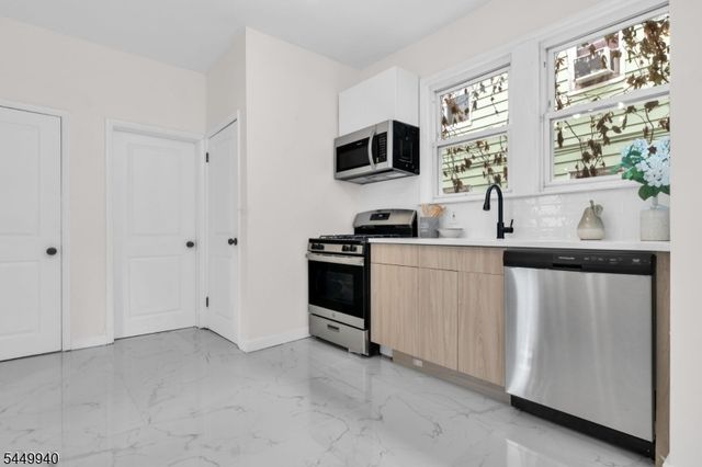 240 W End Ave, Newark City, NJ 07106