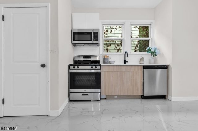 240 W End Ave, Newark City, NJ 07106