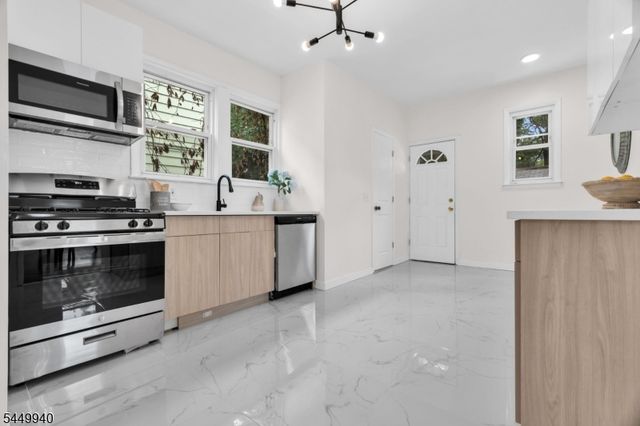240 W End Ave, Newark City, NJ 07106