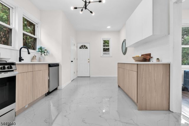 240 W End Ave, Newark City, NJ 07106