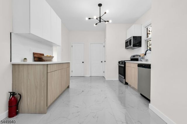 240 W End Ave, Newark City, NJ 07106