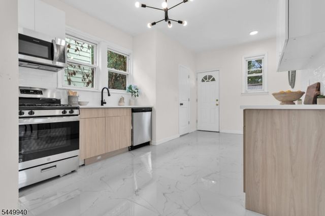 240 W End Ave, Newark City, NJ 07106