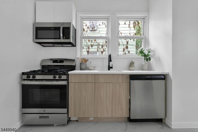 240 W End Ave, Newark City, NJ 07106