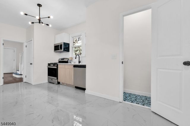 240 W End Ave, Newark City, NJ 07106