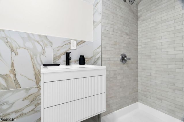 240 W End Ave, Newark City, NJ 07106
