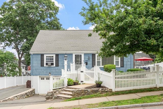 105 Whitman Ave, Melrose, MA 02176