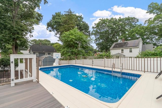 105 Whitman Ave, Melrose, MA 02176