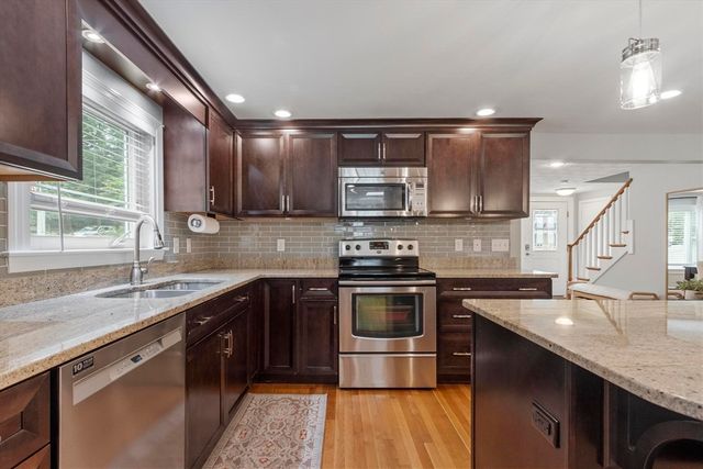 105 Whitman Ave, Melrose, MA 02176