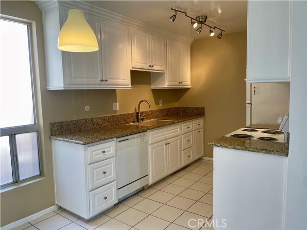 1000 W Macarthur Boulevard 87, Santa Ana, CA 92707