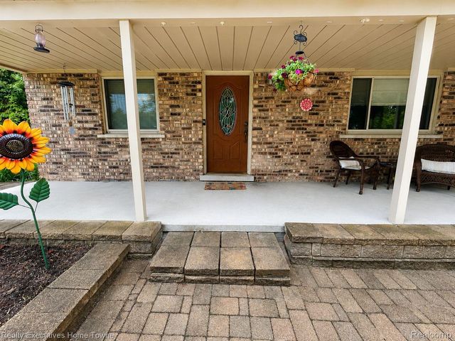 2616 Palms Road, Columbus Township, MI 48063