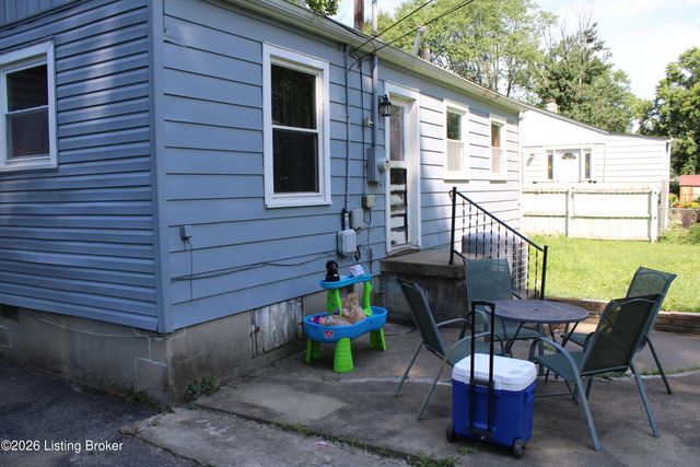3225 Stratford Ave, Louisville, KY 40218