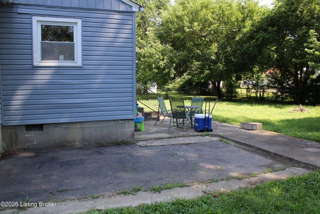 3225 Stratford Ave, Louisville, KY 40218