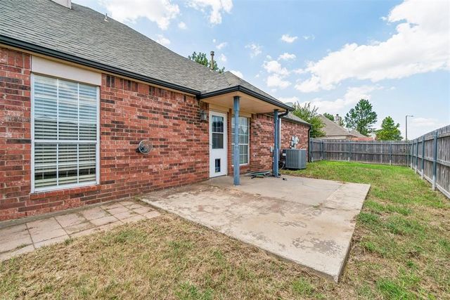 1001 SW 24th Street, Moore, OK 73170