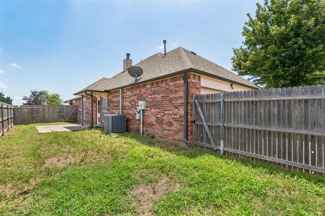 1001 SW 24th Street, Moore, OK 73170