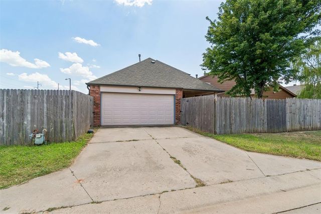 1001 SW 24th Street, Moore, OK 73170