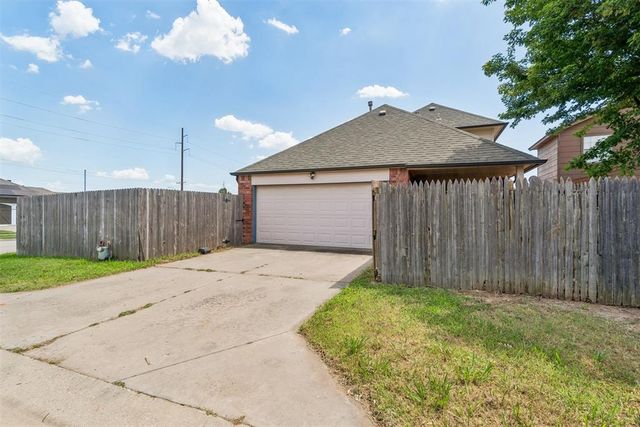 1001 SW 24th Street, Moore, OK 73170