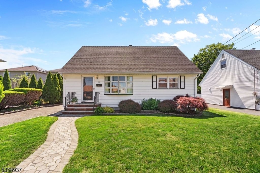 19 Jaskot Ln, Clifton City, NJ 07012