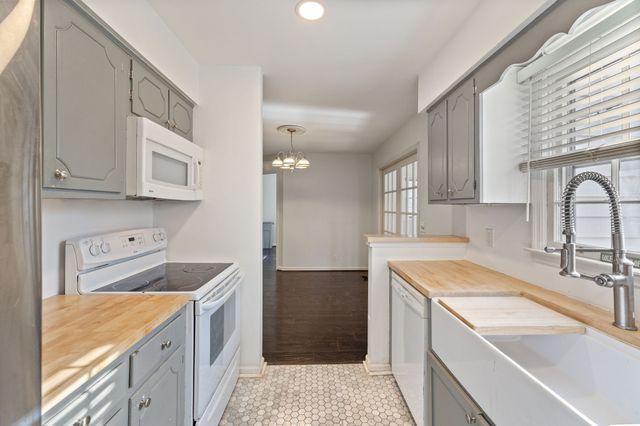 5301 Village Way, Nashville, TN 37211