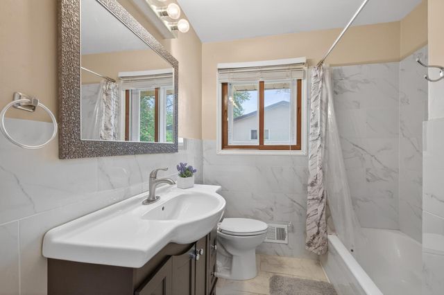 50 98th Avenue NE, Blaine, MN 55434