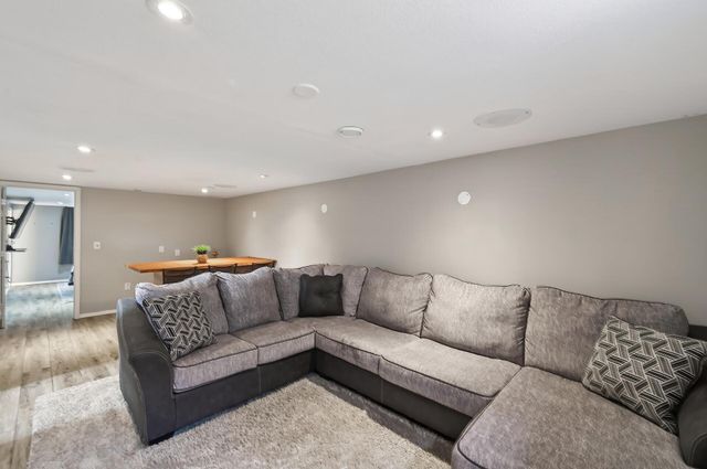 50 98th Avenue NE, Blaine, MN 55434