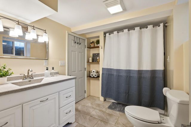 50 98th Avenue NE, Blaine, MN 55434