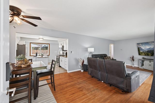 50 98th Avenue NE, Blaine, MN 55434