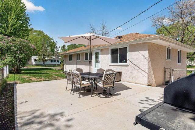 50 98th Avenue NE, Blaine, MN 55434