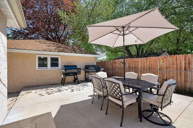 50 98th Avenue NE, Blaine, MN 55434