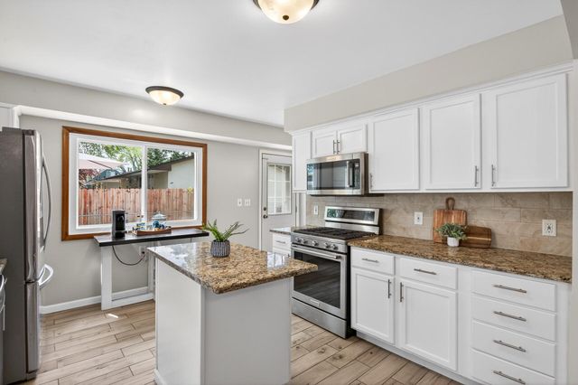 50 98th Avenue NE, Blaine, MN 55434