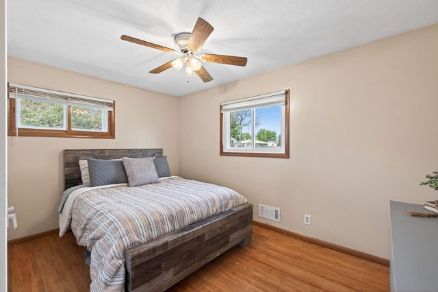 50 98th Avenue NE, Blaine, MN 55434