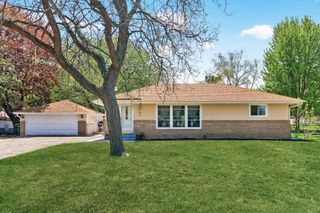 50 98th Avenue NE, Blaine, MN 55434
