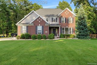 9001 Van Dusen Court, South Lyon, MI 48178