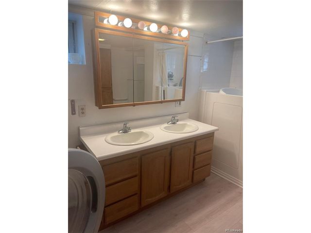 1143 S Corona St, Denver, CO 80210