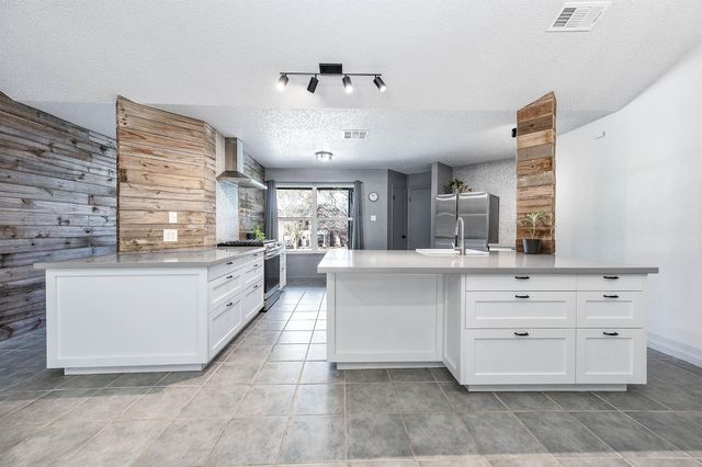 172 Park Way, Conroe, TX 77356