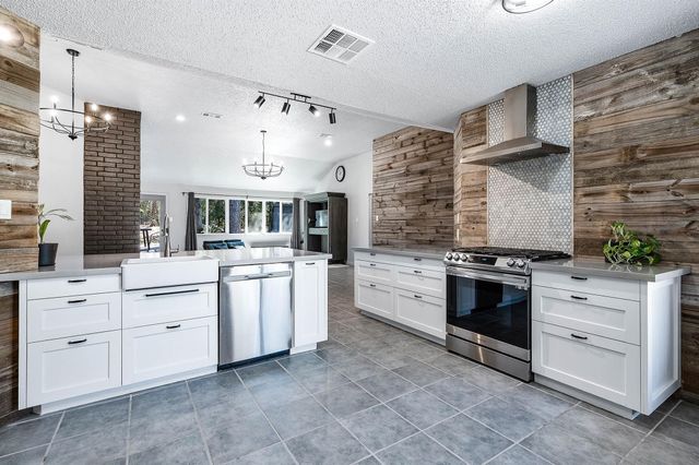 172 Park Way, Conroe, TX 77356