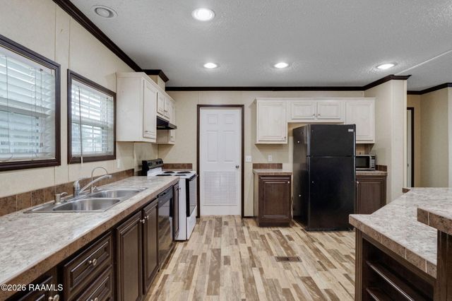 123 Dustin Circle, Broussard, LA 70518