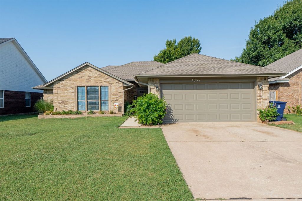 1021 Sennybridge Drive, Yukon, OK 73099