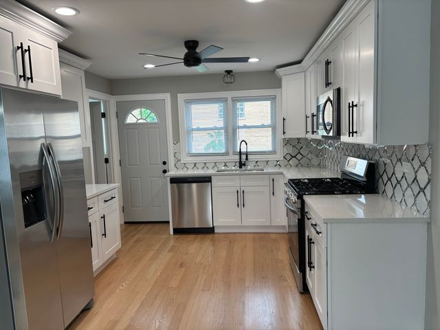 6127 W 79th Place, Burbank, IL 60459