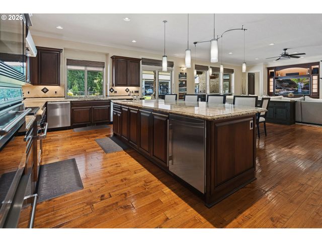 4911 Ne SALMON CREEK St, Vancouver, WA 98686