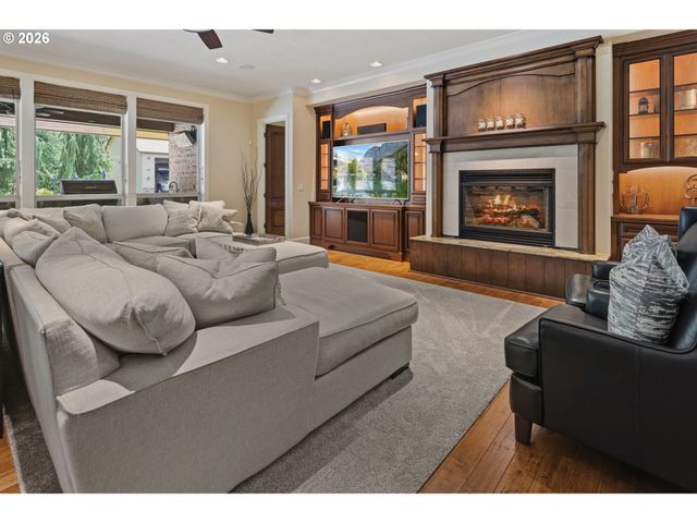 4911 Ne SALMON CREEK St, Vancouver, WA 98686