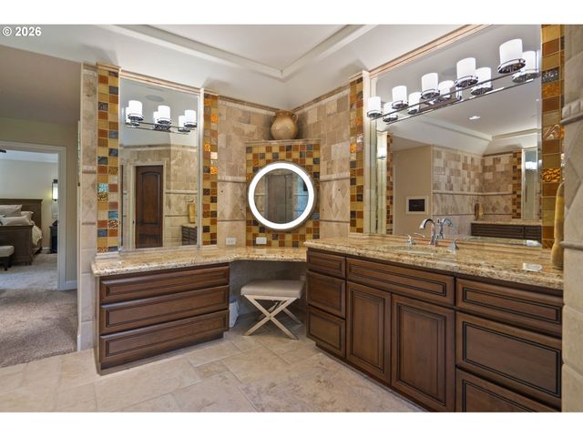 4911 Ne SALMON CREEK St, Vancouver, WA 98686