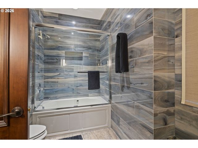 4911 Ne SALMON CREEK St, Vancouver, WA 98686
